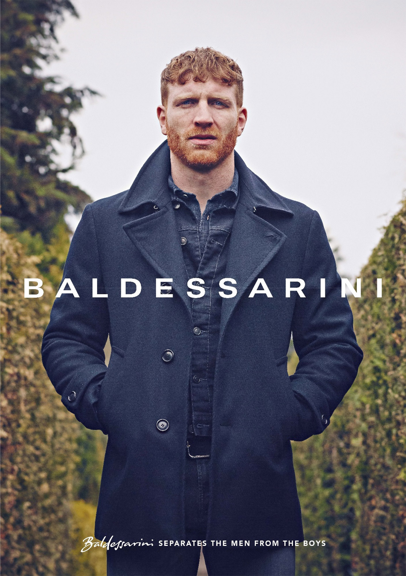 Baldessarini campaign: man in a navy coat between hedges